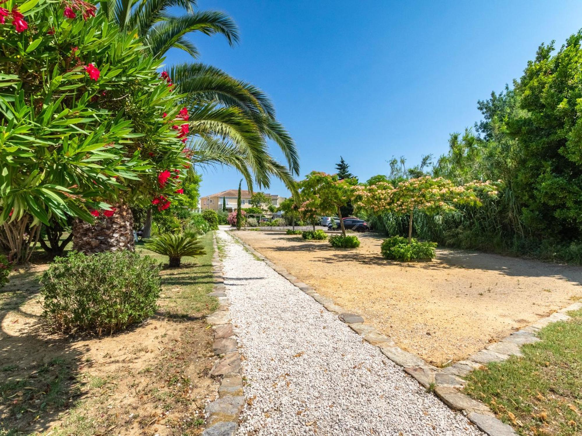 Apartment Les Roses Lauriers By Interhome Le Lavandou Luaran gambar
