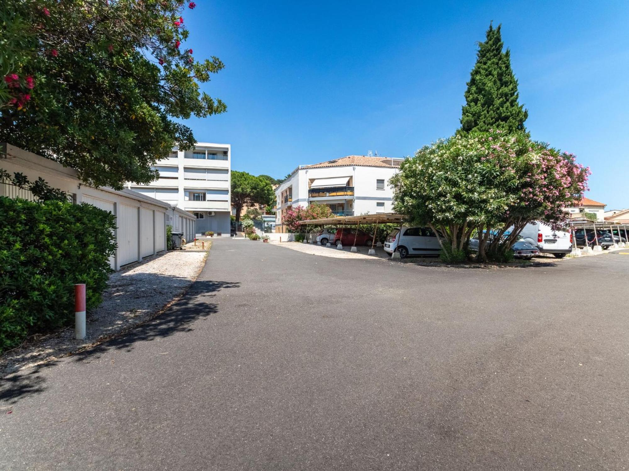 Apartment Les Roses Lauriers By Interhome Le Lavandou Luaran gambar