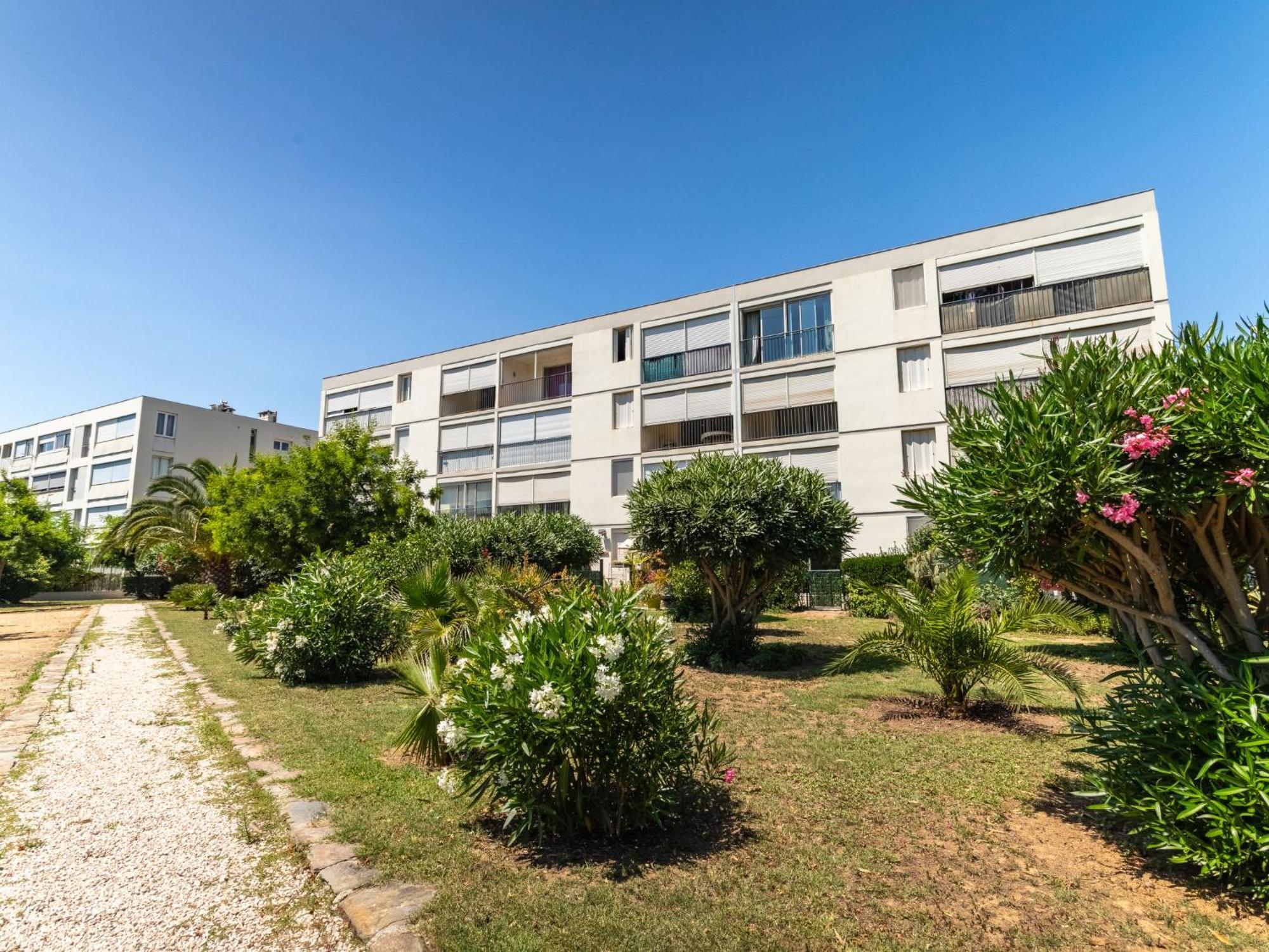 Apartment Les Roses Lauriers By Interhome Le Lavandou Luaran gambar